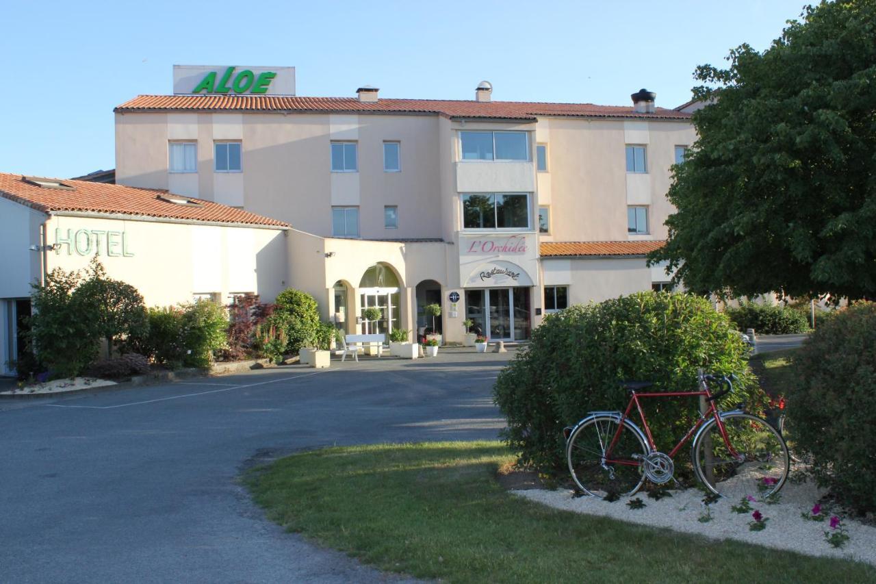 Logis Hotel Restaurant Aloe Ле-Эрбье Экстерьер фото