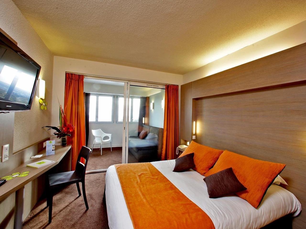 Logis Hotel Restaurant Aloe Ле-Эрбье Экстерьер фото