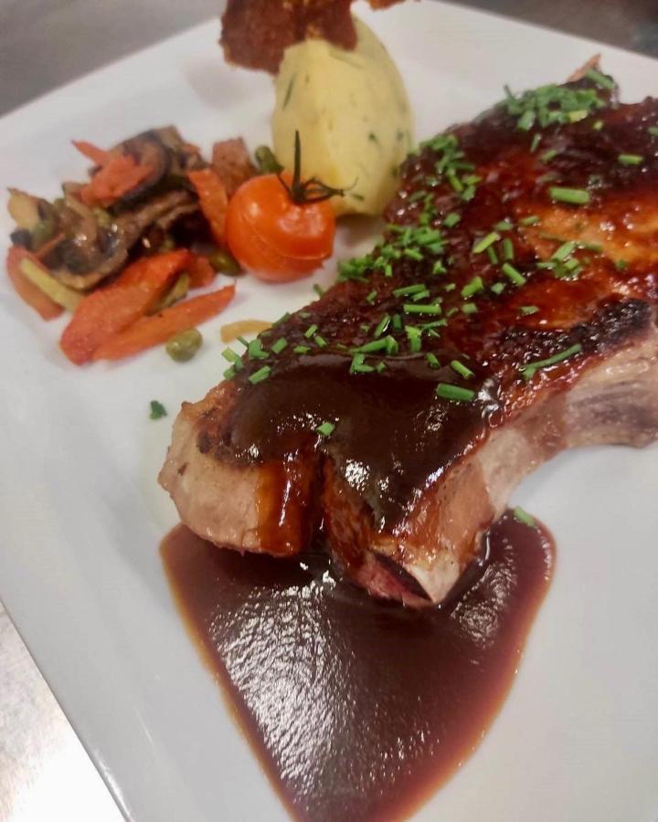 Logis Hotel Restaurant Aloe Ле-Эрбье Экстерьер фото