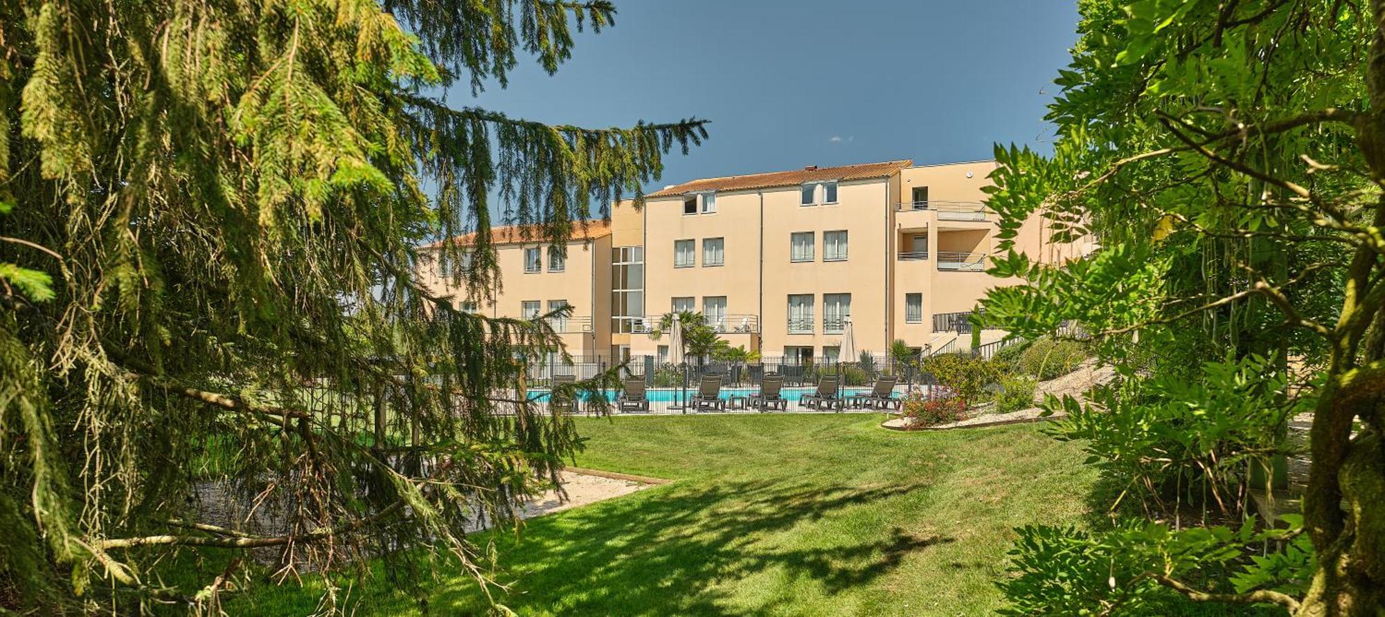Logis Hotel Restaurant Aloe Ле-Эрбье Экстерьер фото