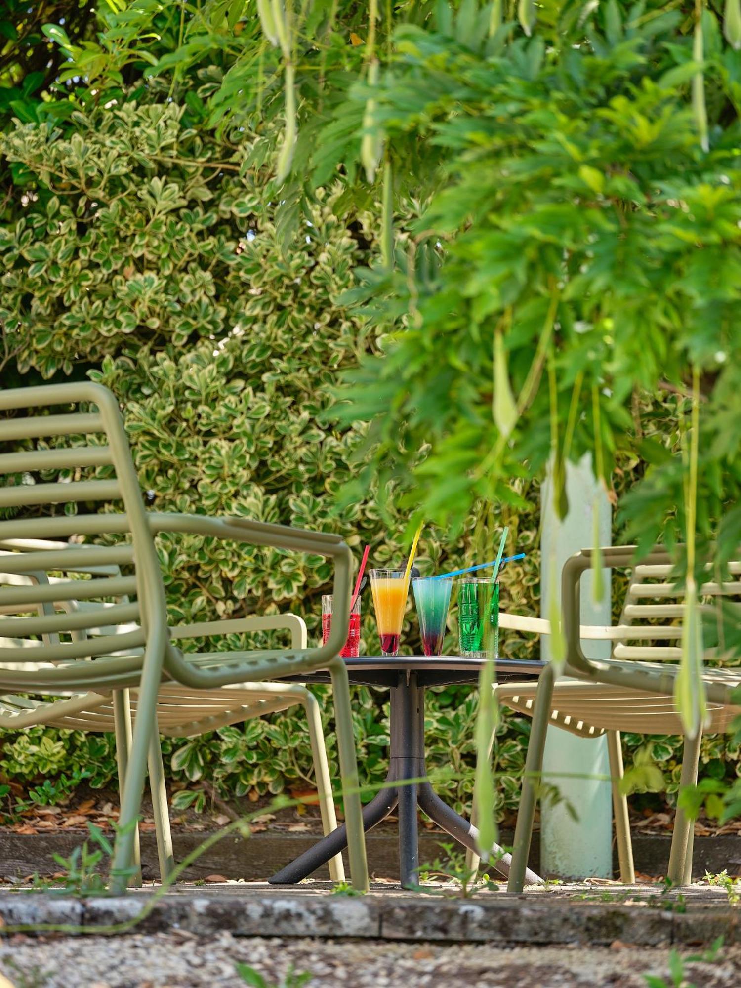 Logis Hotel Restaurant Aloe Ле-Эрбье Экстерьер фото