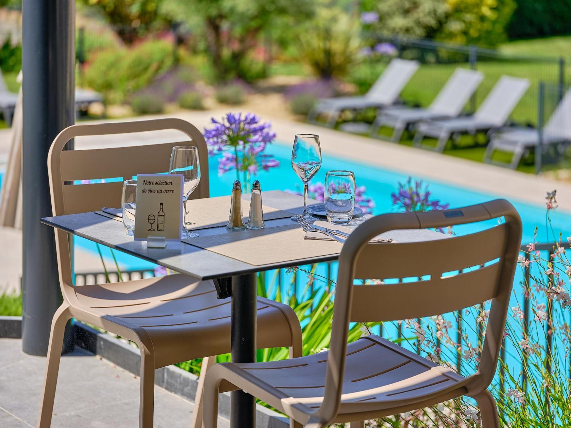 Logis Hotel Restaurant Aloe Ле-Эрбье Экстерьер фото
