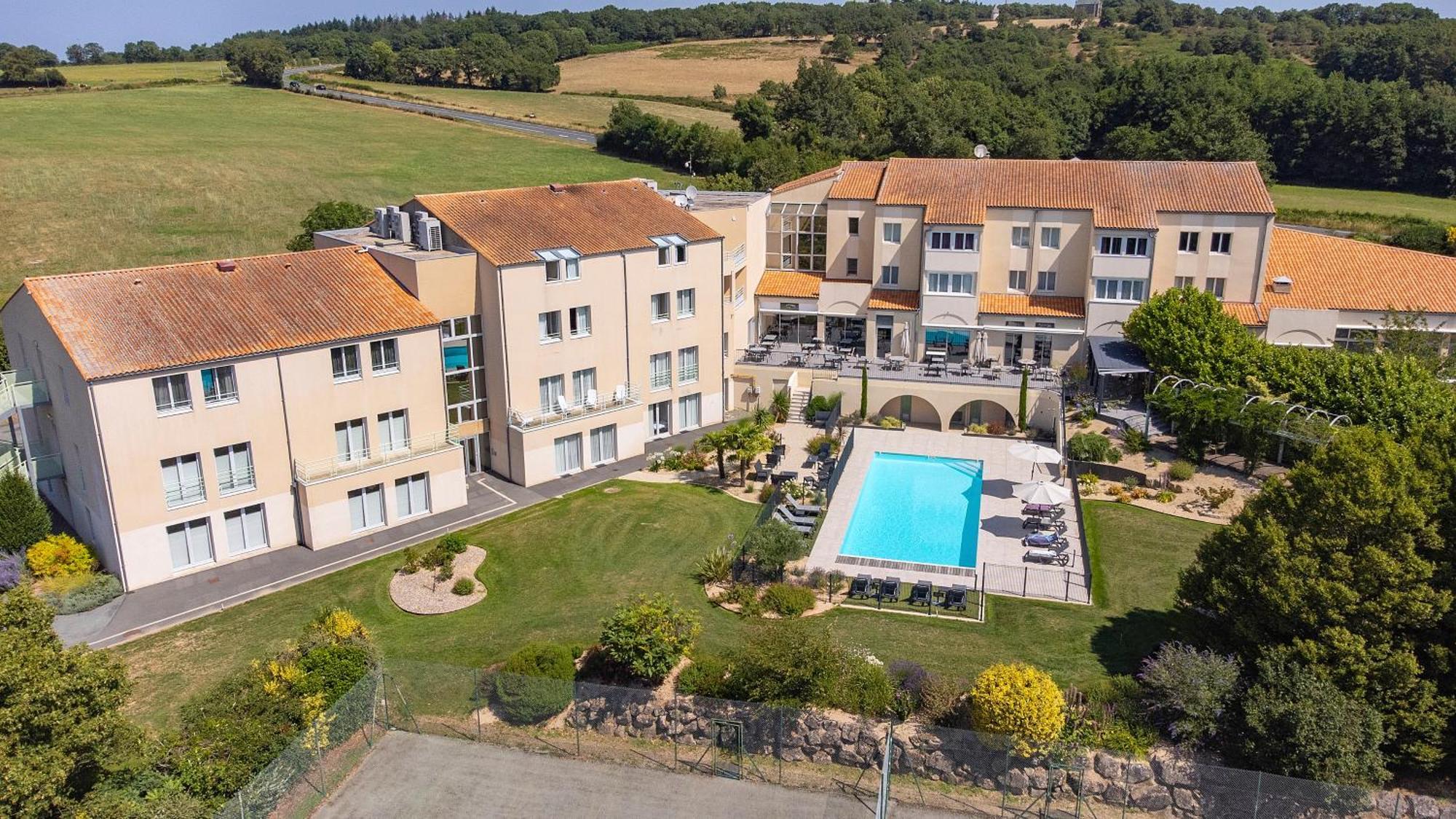 Logis Hotel Restaurant Aloe Ле-Эрбье Экстерьер фото