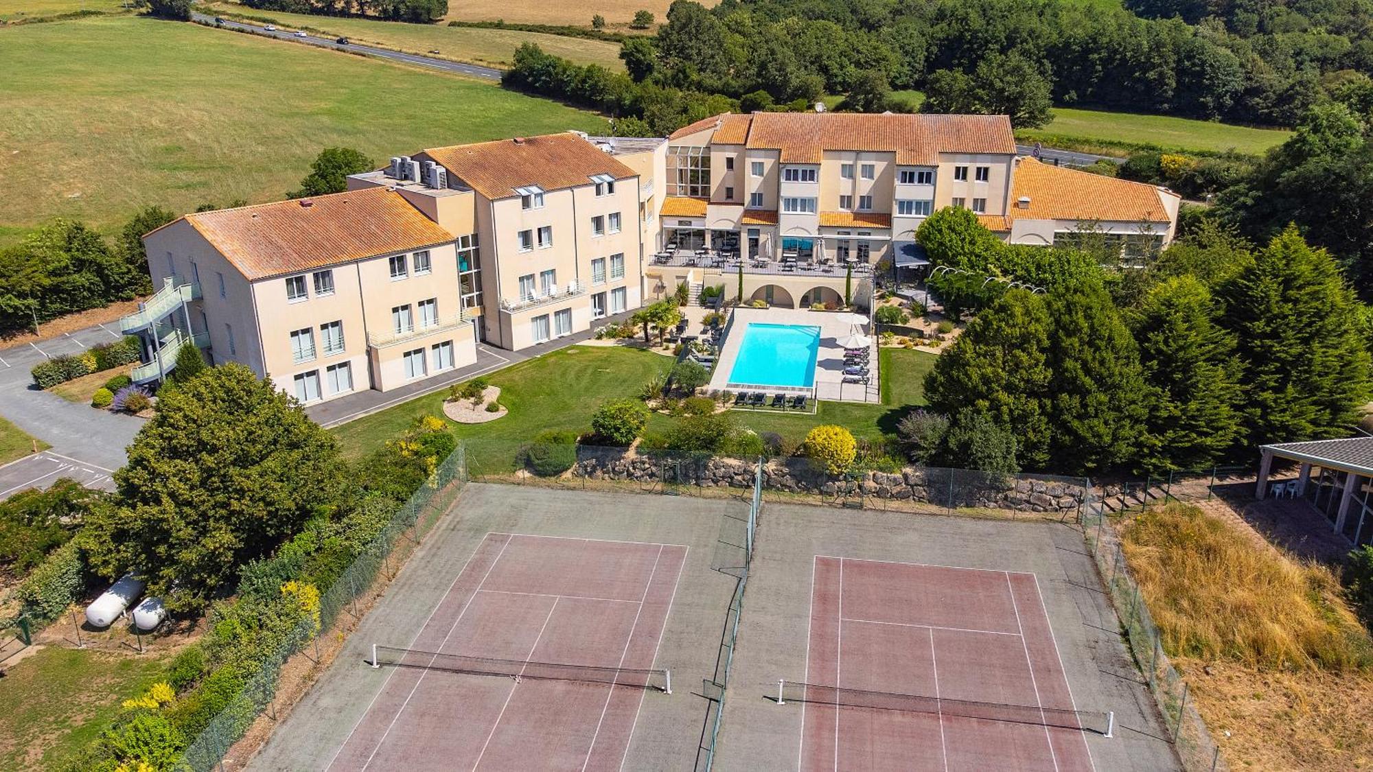 Logis Hotel Restaurant Aloe Ле-Эрбье Экстерьер фото