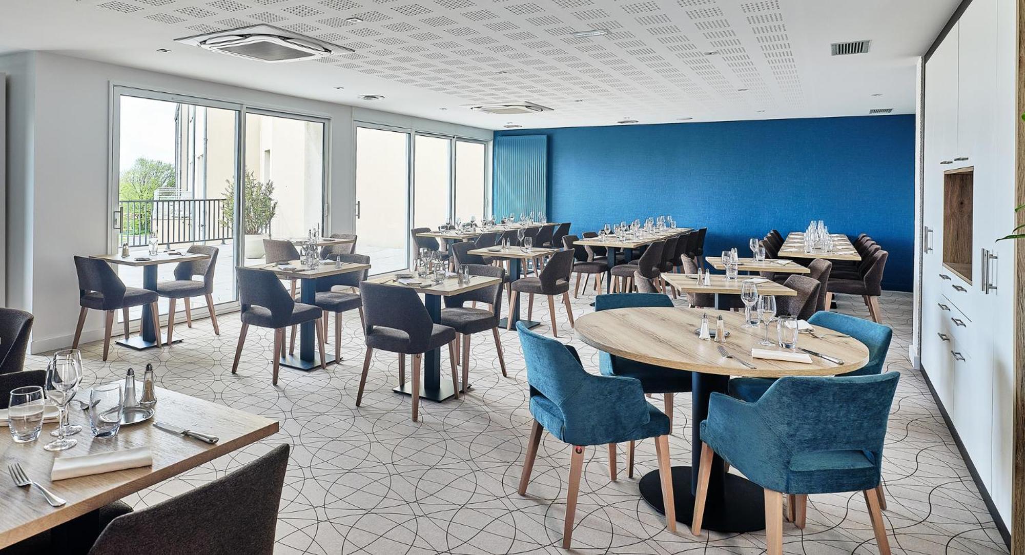 Logis Hotel Restaurant Aloe Ле-Эрбье Экстерьер фото