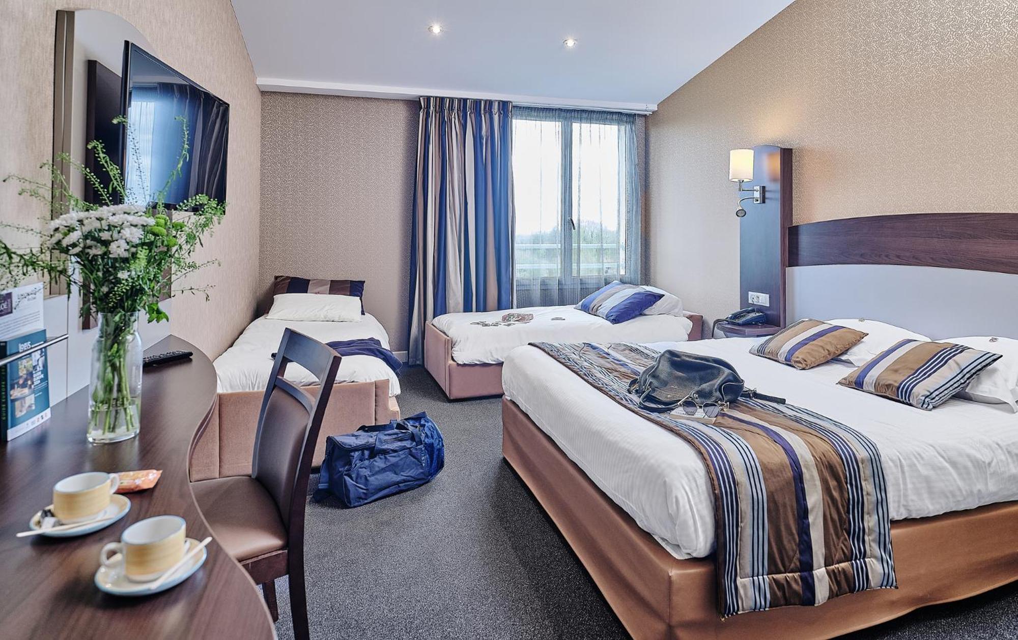 Logis Hotel Restaurant Aloe Ле-Эрбье Экстерьер фото