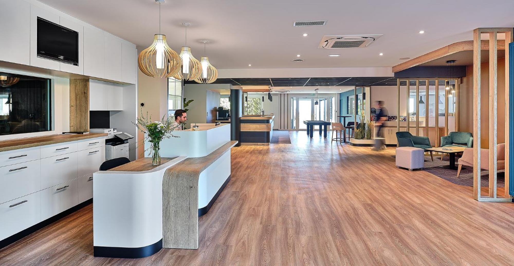 Logis Hotel Restaurant Aloe Ле-Эрбье Экстерьер фото
