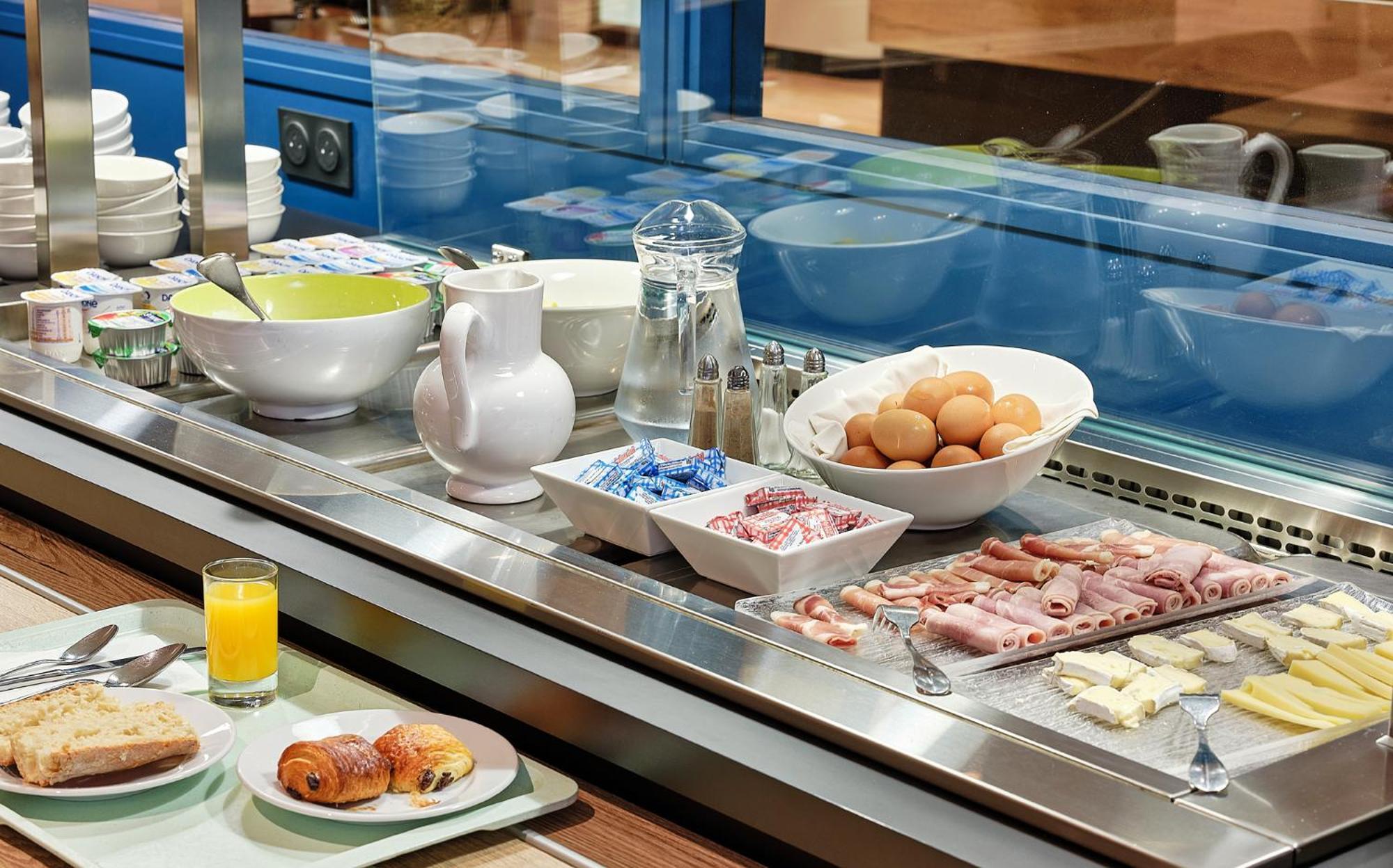 Logis Hotel Restaurant Aloe Ле-Эрбье Экстерьер фото