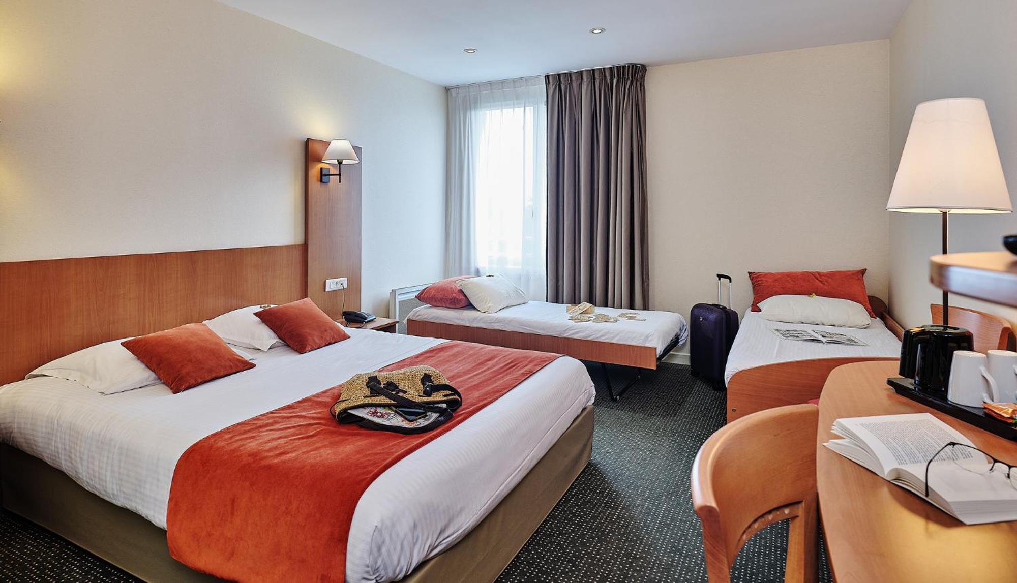 Logis Hotel Restaurant Aloe Ле-Эрбье Экстерьер фото