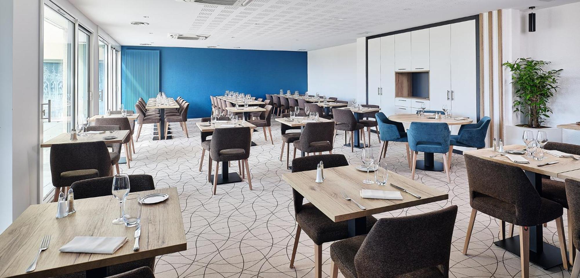 Logis Hotel Restaurant Aloe Ле-Эрбье Экстерьер фото